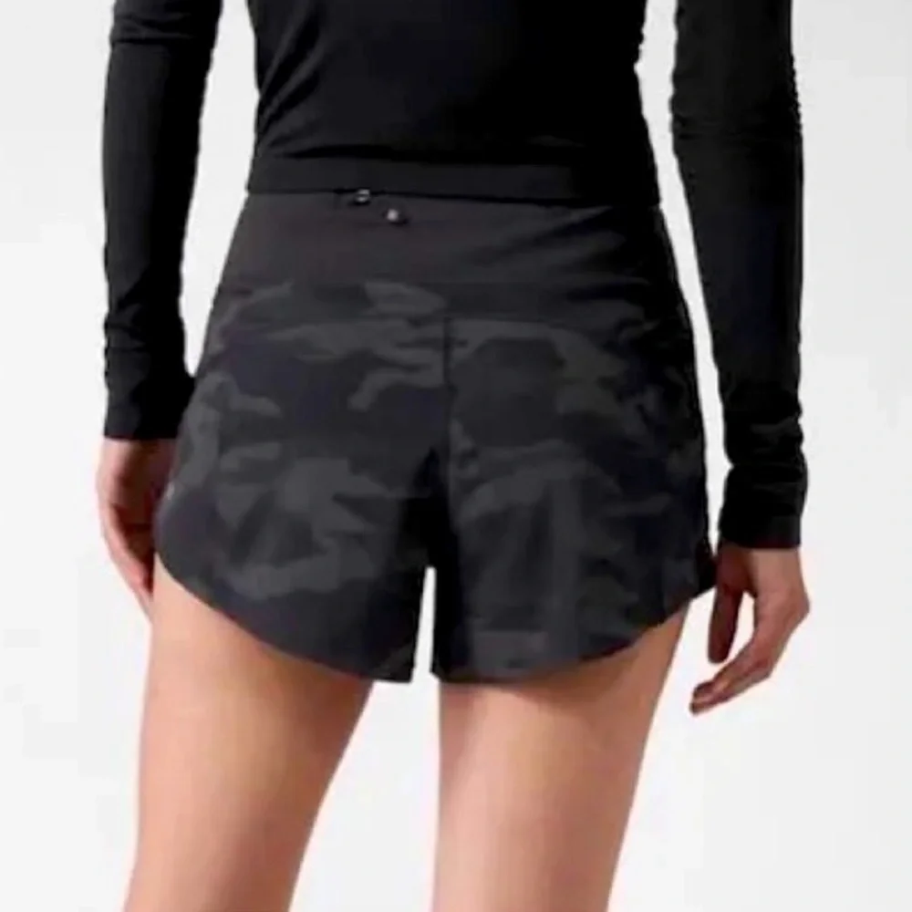 Athleta run with it reflective 3.5” short